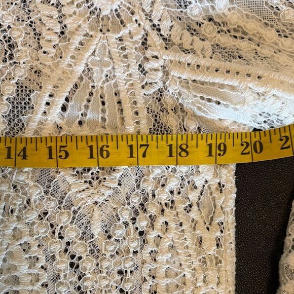 Vince Camuto White Lace Button-Down Shirt with scalloped hemline size medium - Picture 8 of 10
